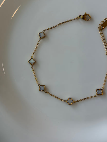 Mini clover bracelet