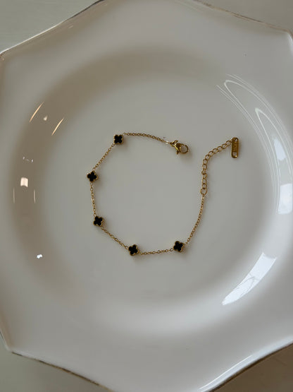 Mini clover bracelet
