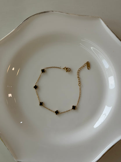 Mini clover bracelet