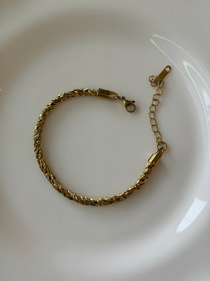 Misha chain bracelet