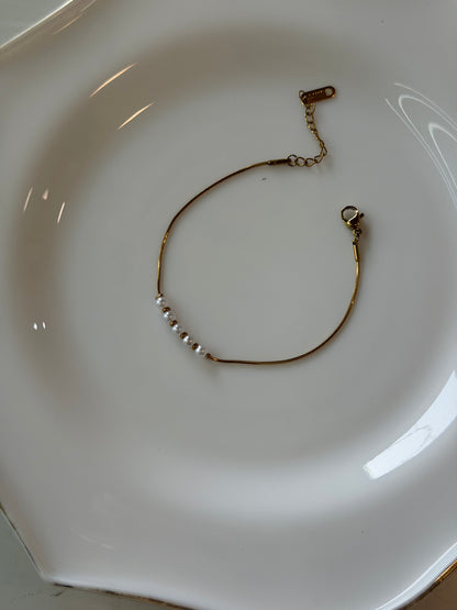 Misty pearl chain bracelet