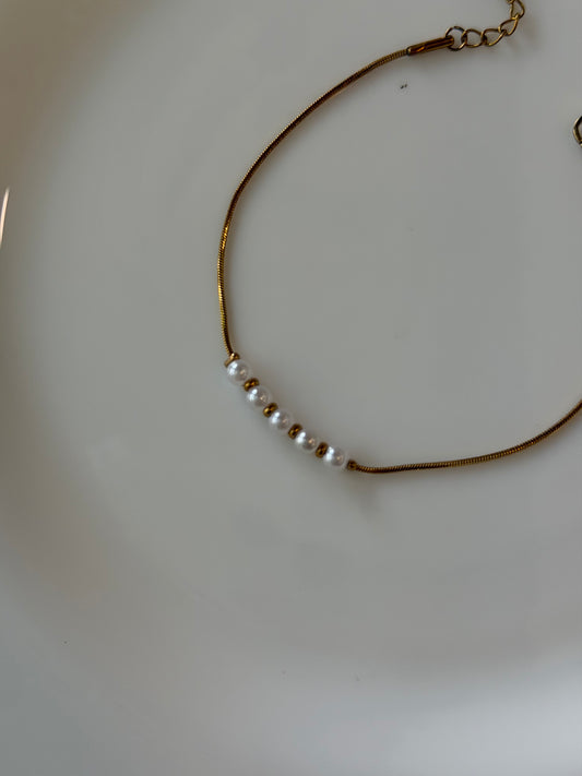 Misty pearl chain bracelet