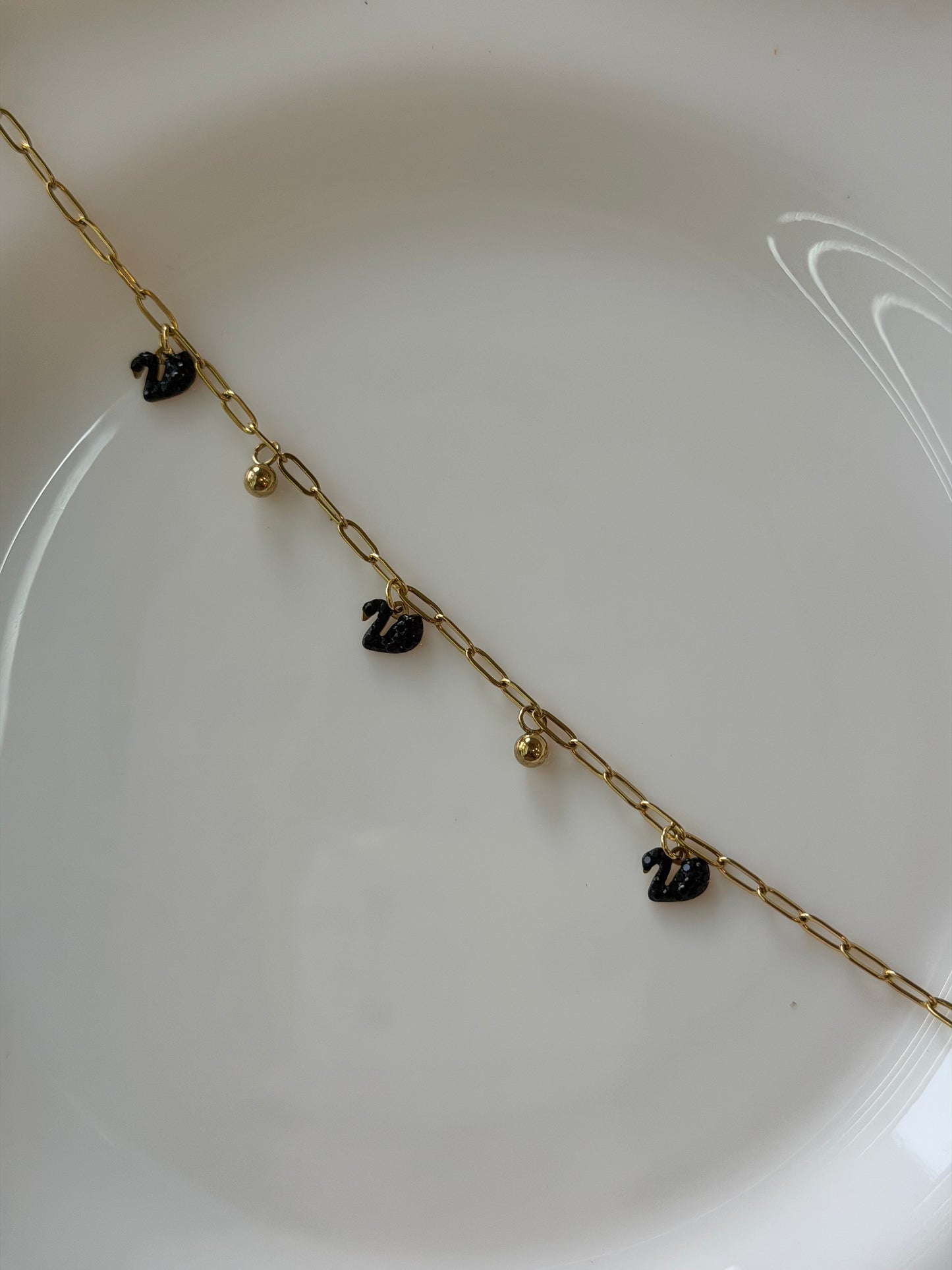 Swan dangling bracelet