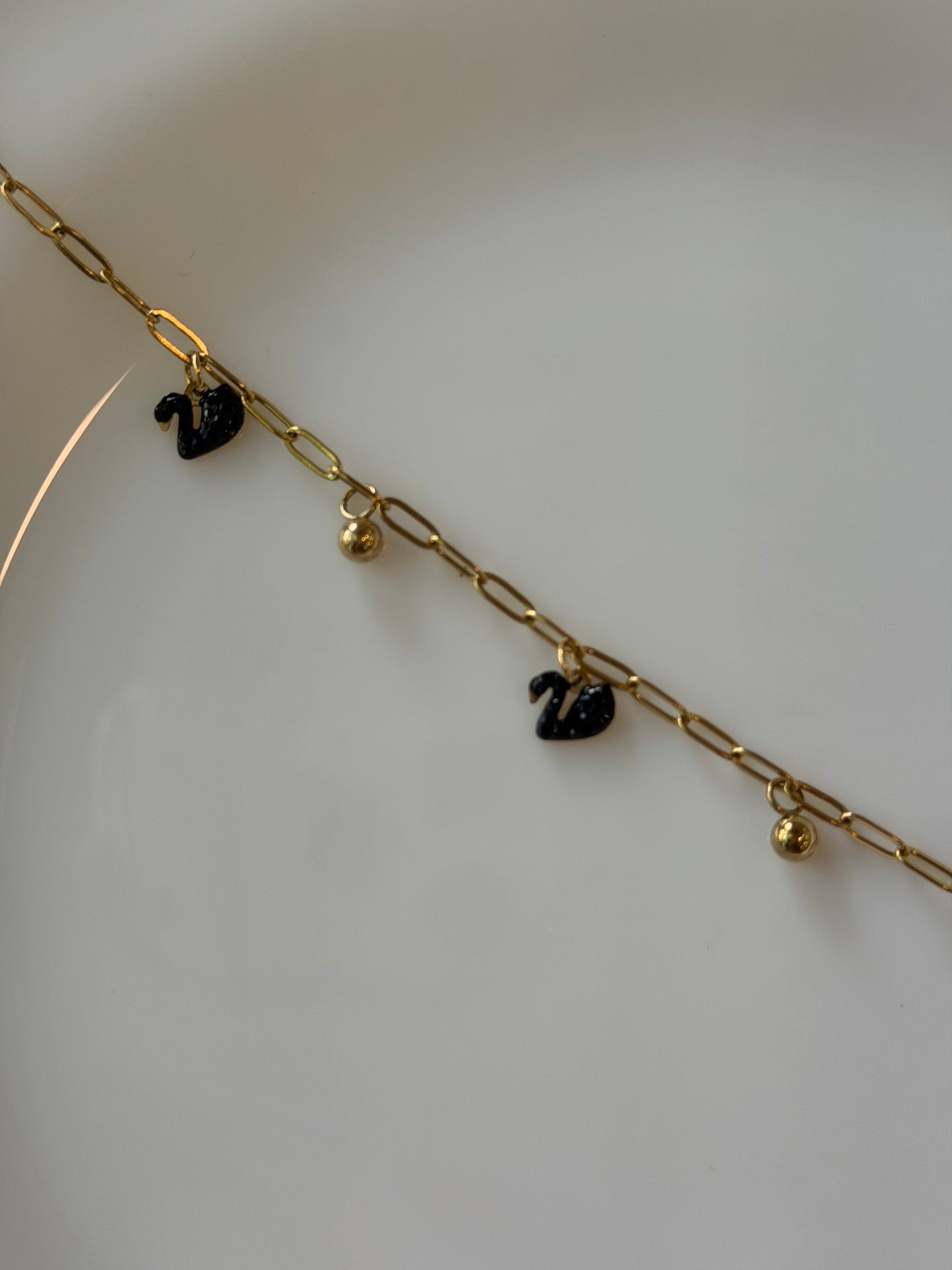 Swan dangling bracelet