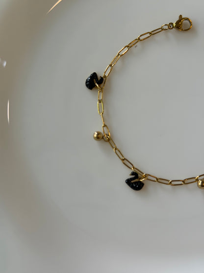 Swan dangling bracelet