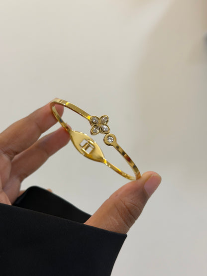 Studded clover bracelet