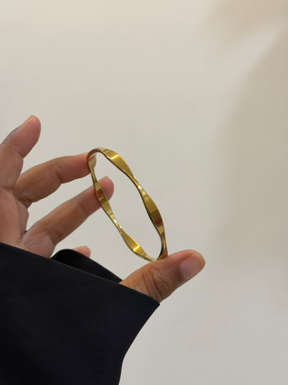 Chelsi statement bangle ( Set of 4)