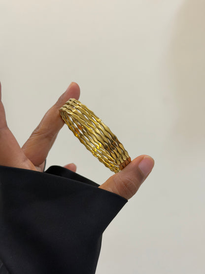 Viona hammered pattern bangle (Set of 4 )