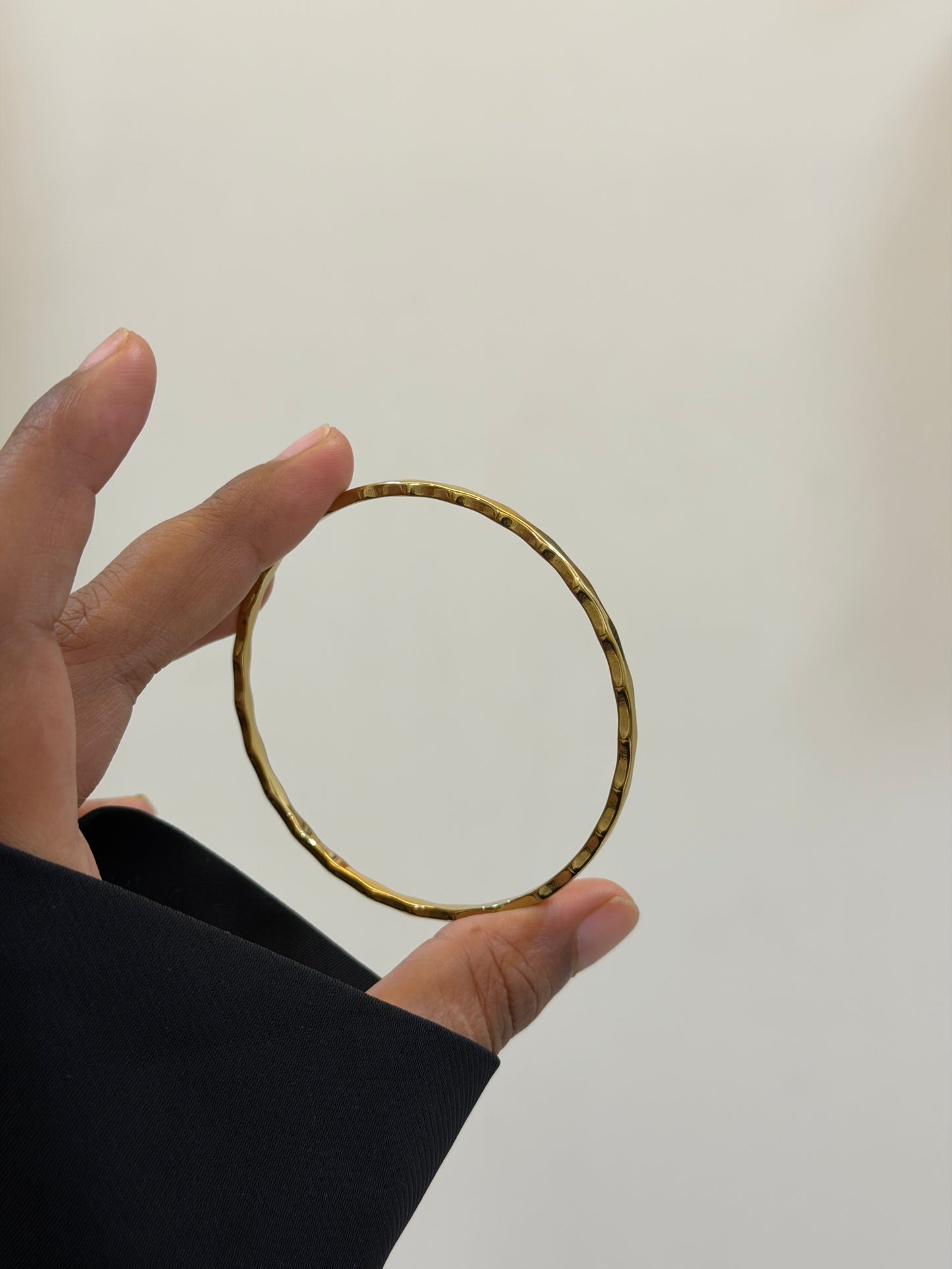 Viona hammered pattern bangle (Set of 4 )