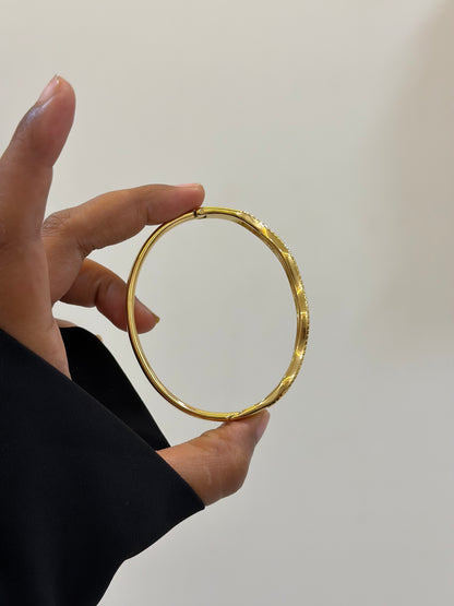 Selio spiral patterned bracelet