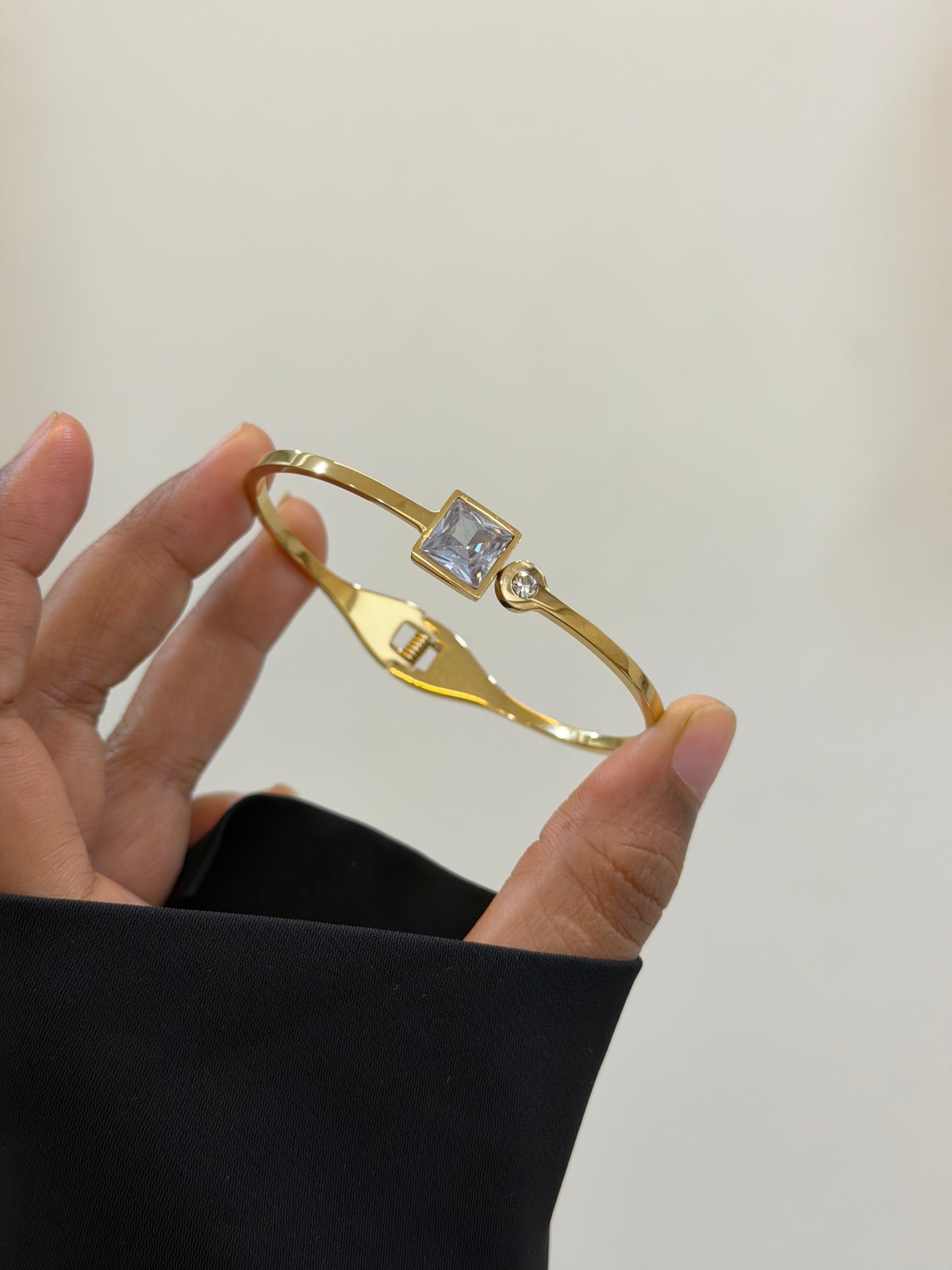 Astera openable bracelet