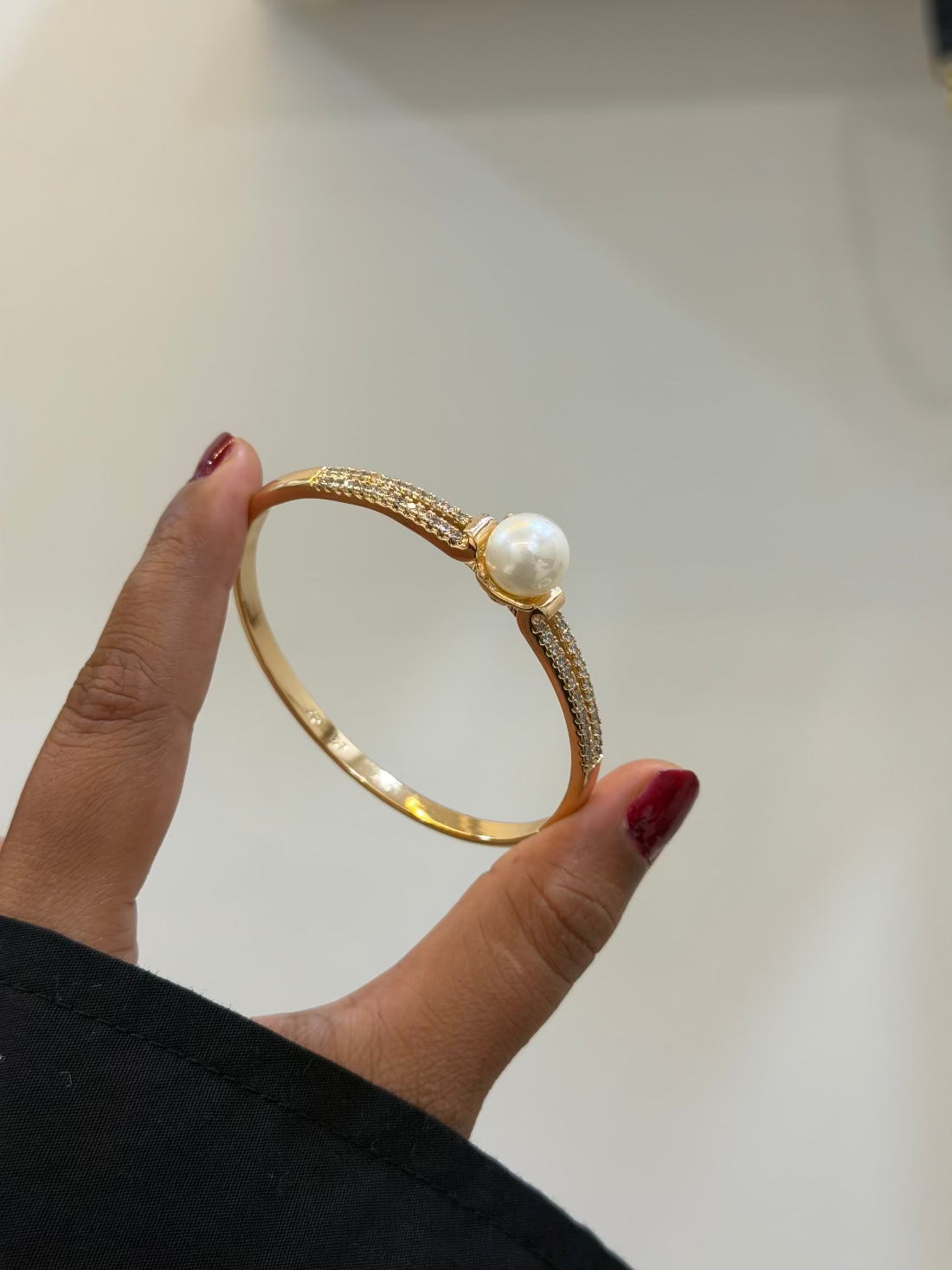 Luxe pearlista statement bracelet