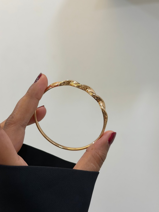 Twisted statement bracelet