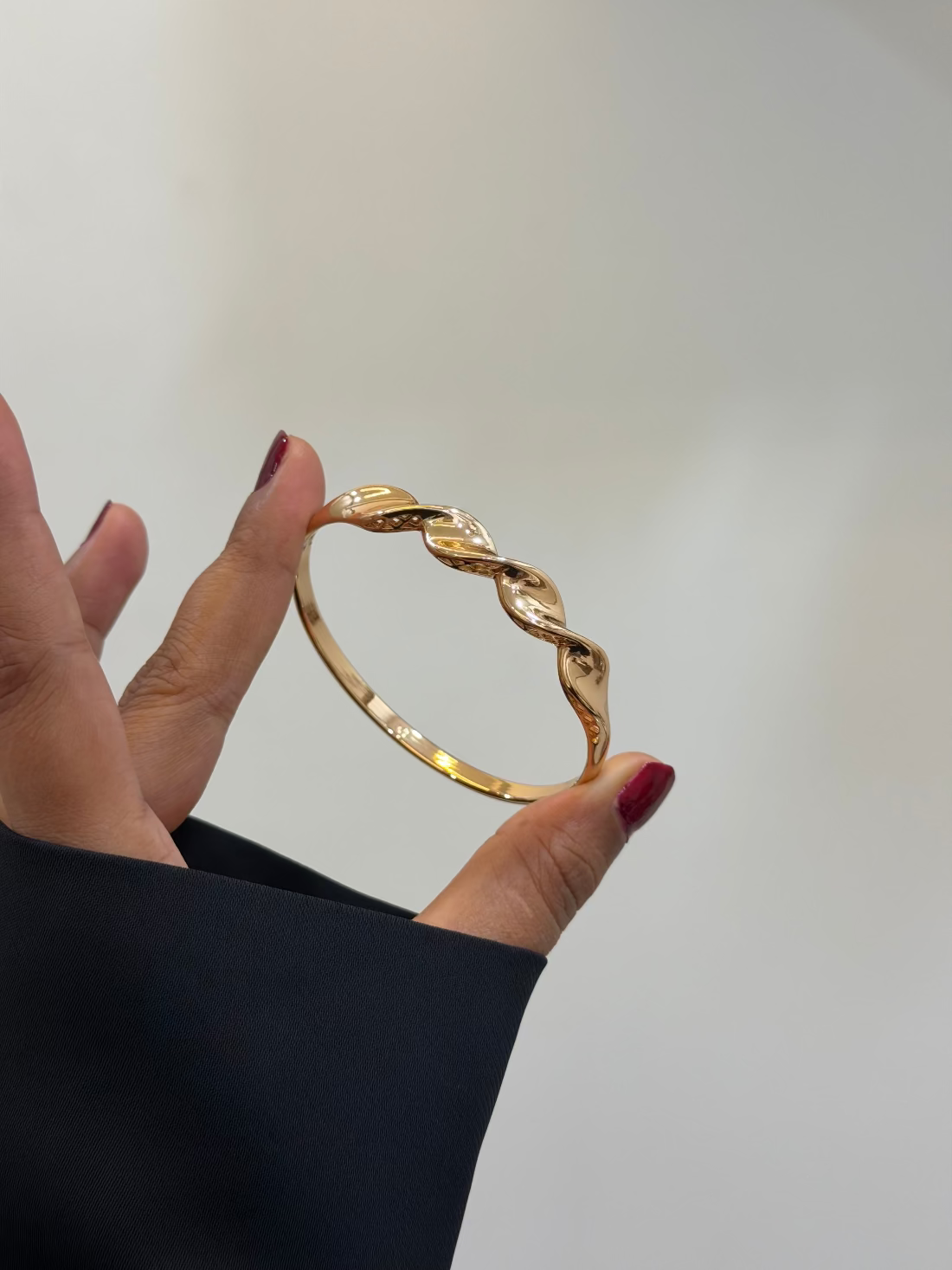 Twisted statement bracelet