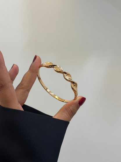 Twisted statement bracelet