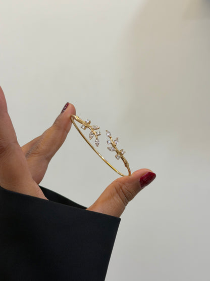 Luxe leaflet statement bracelet