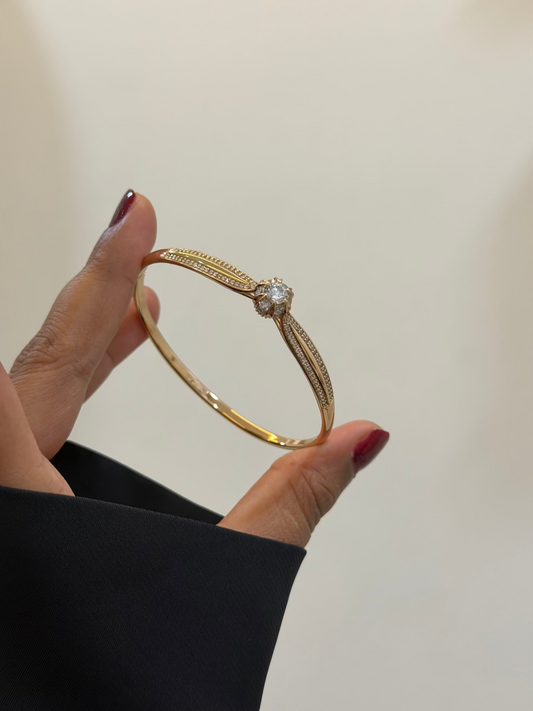 Luxe solitaire statement bracelet