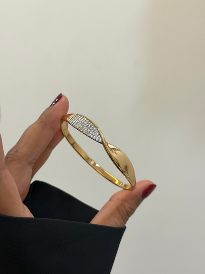 Luxe avi statement bracelet