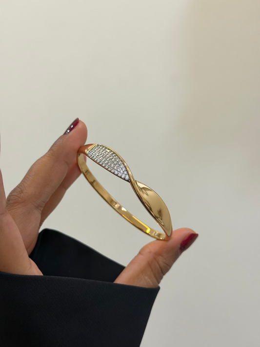 Luxe avi statement bracelet