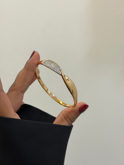 Luxe avi statement bracelet