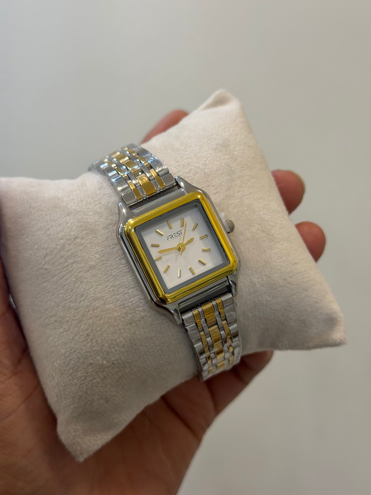 Zoha statement watch