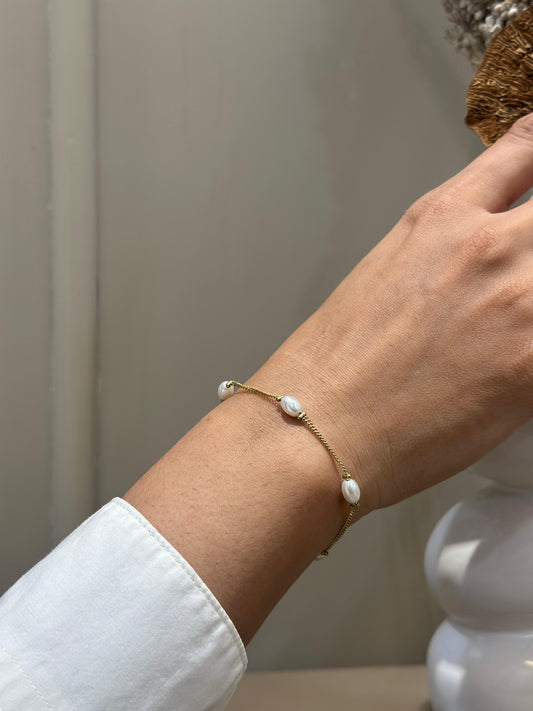 Lily Pearl Chain Bracelet