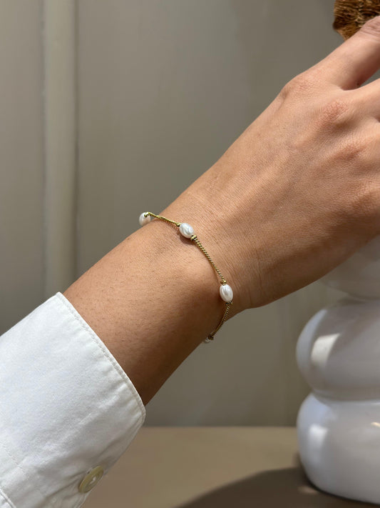 Lily Pearl Chain Bracelet