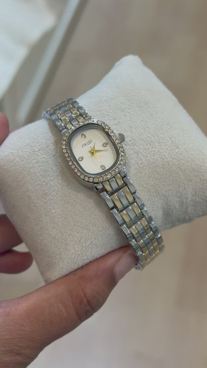 Nia minimal vintage watch